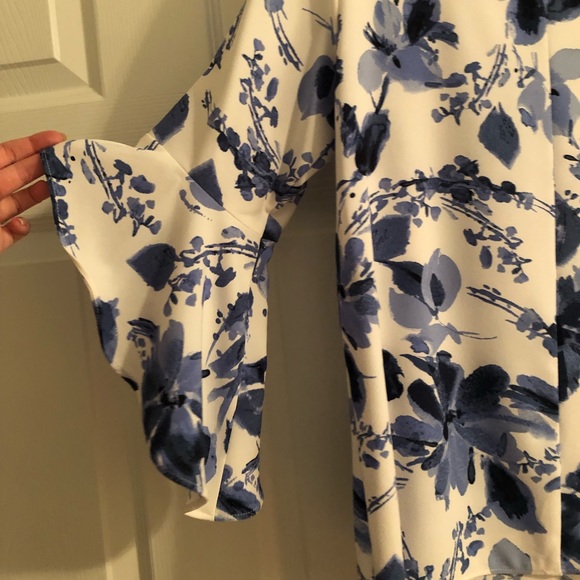 Kasper flutter sleeve floral top - Picture 3 of 5